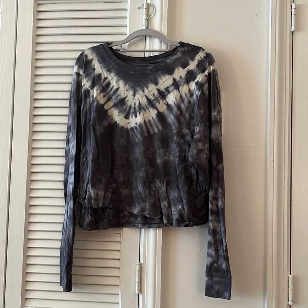 AE Cropped Tie Dye Long-Sleeved Tee 🤍